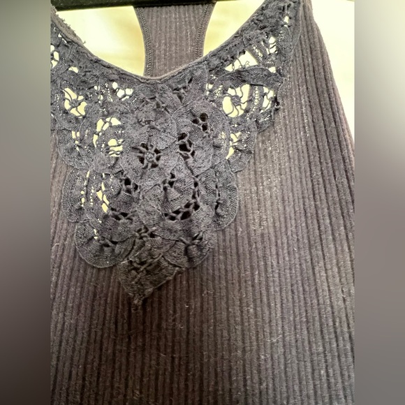 Aritzia Talula Babaton tank top. 💥2/15$💥 - Picture 3 of 4